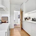 1 Bedroom Cozy In C *