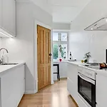 1 Bedroom Cozy In C Lägenhet